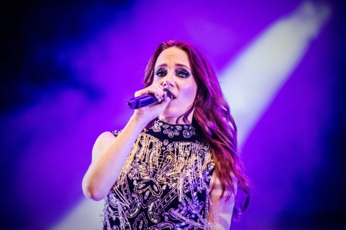 Simone, chanteuse, d' EPICA en 45*30 cm